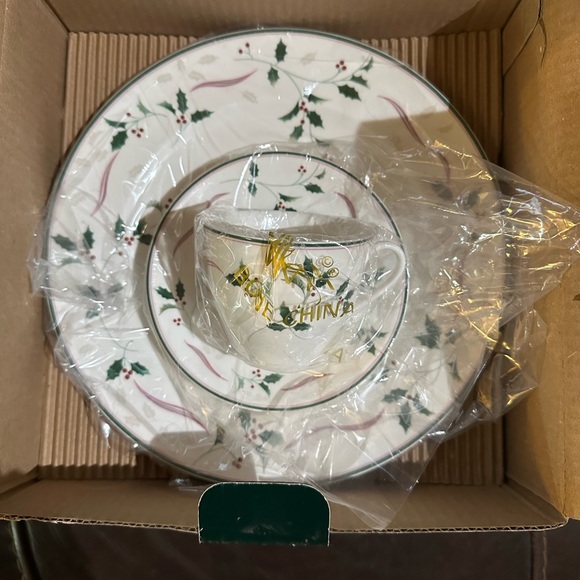 Holiday Splendor by Mikasa. 3 pc set Bone China Y1025 place setting fo… - Picture 4 of 10